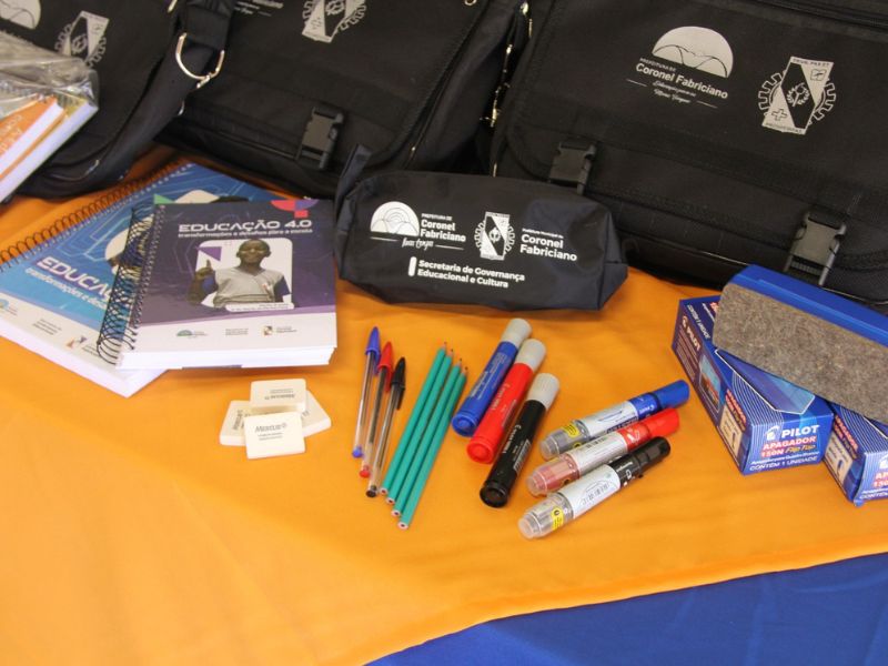 Prefeitura de Coronel Fabriciano inicia entrega do kit escolar do professor