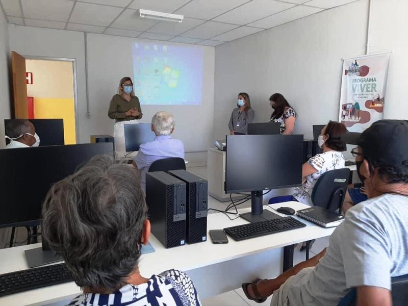 Fabriciano oferece inclusão digital e social a idosos