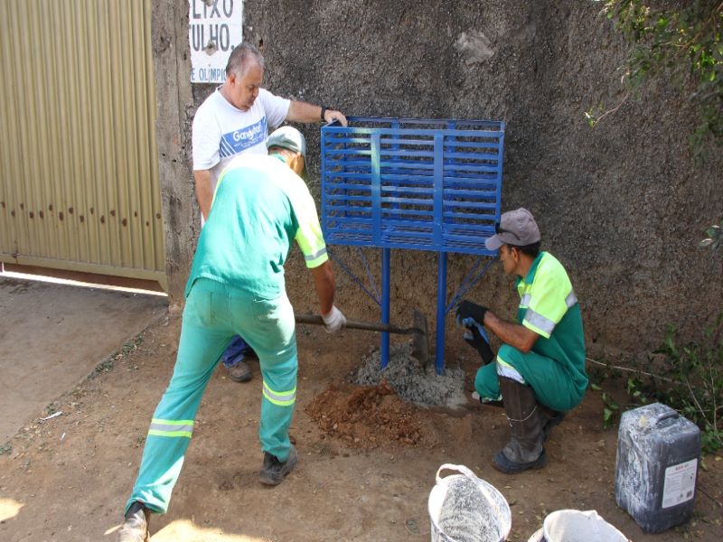 Prefeitura de Fabriciano reforça limpeza urbana com instalação de novas lixeiras em pontos estratégicos