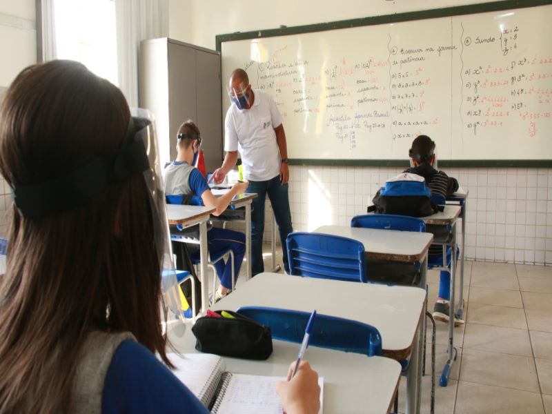 Volta às aulas presenciais é tranquila na rede municipal em Coronel Fabriciano