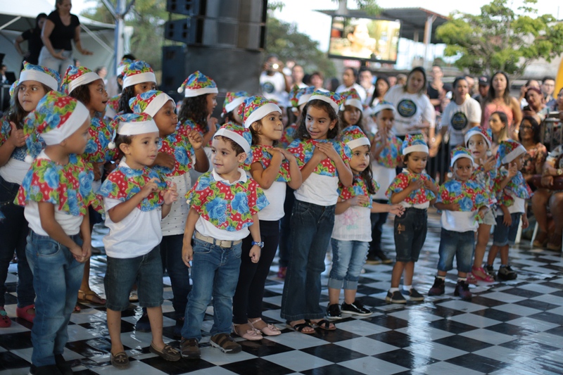 Fabriciano realiza tradicional Cantata de Natal na Praça da Estação