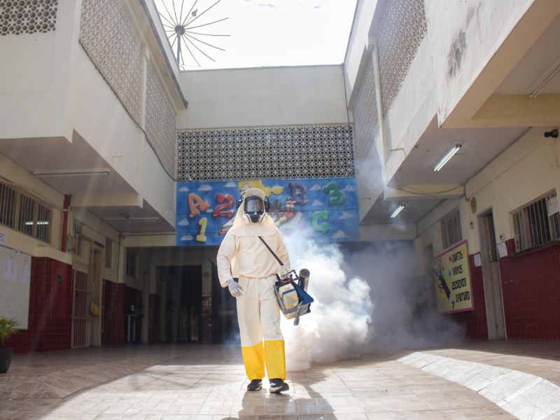 Prefeitura de Fabriciano faz aplicação de fumacê em todas as escolas da rede municipal