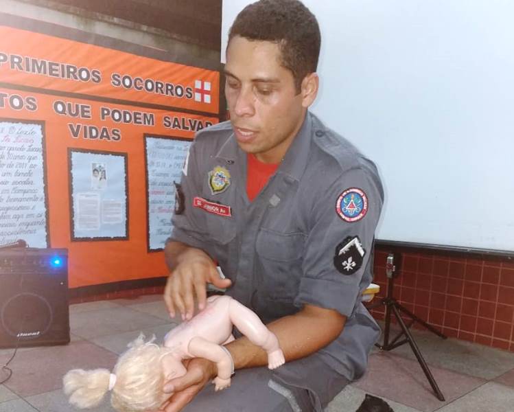 Creche de Fabriciano investe em capacitação para primeiros socorros em caso de engasgos