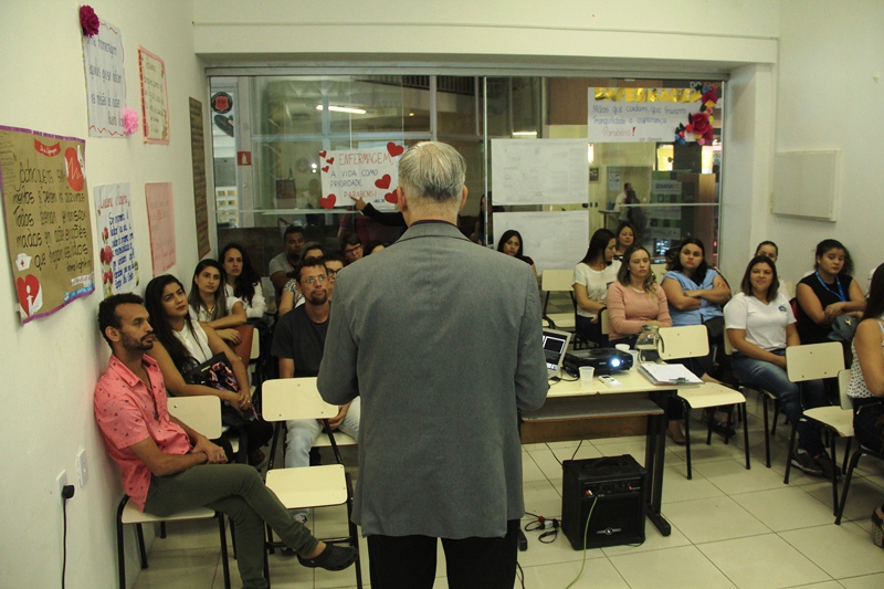 Fabriciano realiza oficina em comemoração ao Dia do Enfermeiro