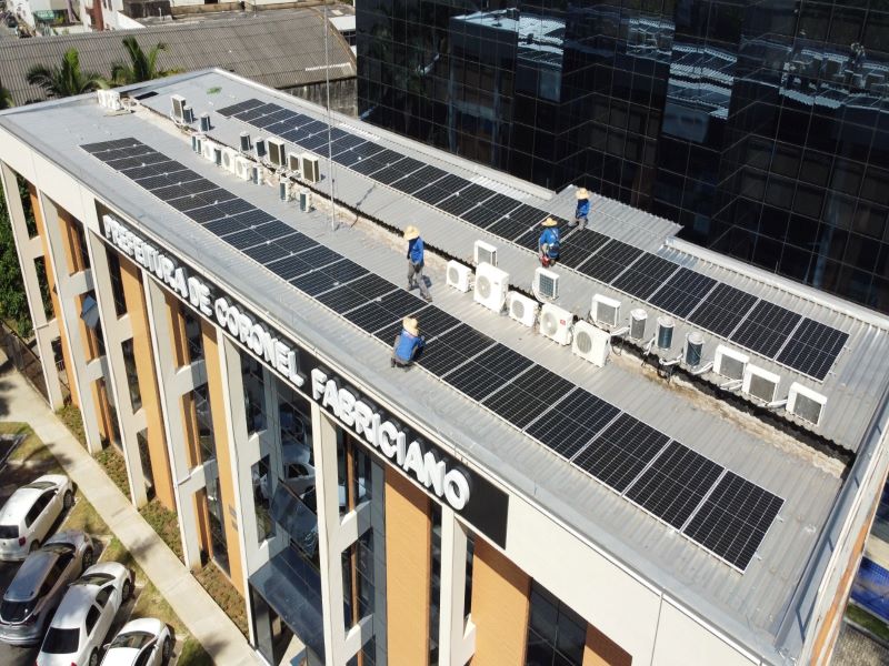 Prefeitura levará energia solar para 36 prédios administrativos, unidades de saúde e escolas municipais