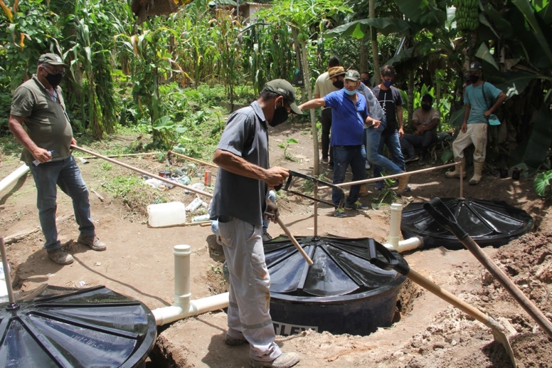 Implantação de fossas sépticas beneficia produtores rurais em Fabriciano