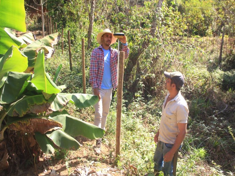 Programa de regularização fundiária rural faz medições de terrenos de famílias contempladas em Fabriciano