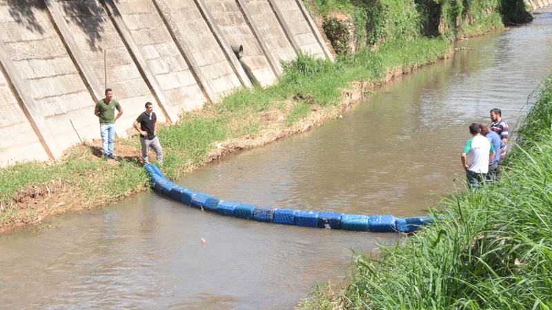 Fabriciano implanta ecobarreiras para despoluir córregos da cidade