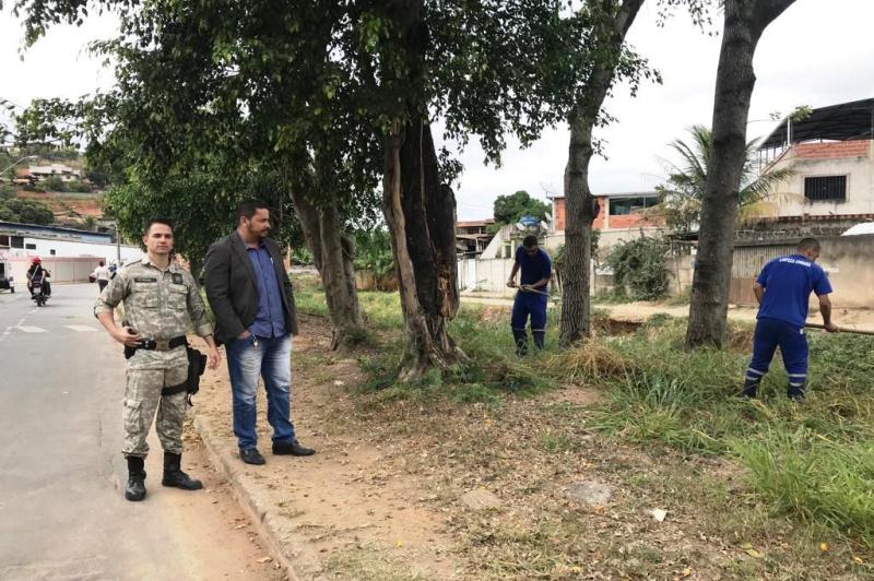 Convênio entre Prefeitura e Estado permite o trabalho de presos na limpeza pública de Fabriciano