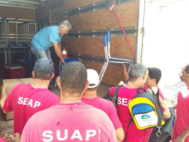 Fabriciano realiza doações de móveis, kits escolares e livros para o Presídio Regional