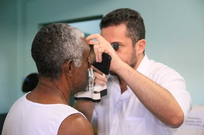 Pacientes do 3º mutirão  de cirurgia de catarata passam por revisão em Fabriciano