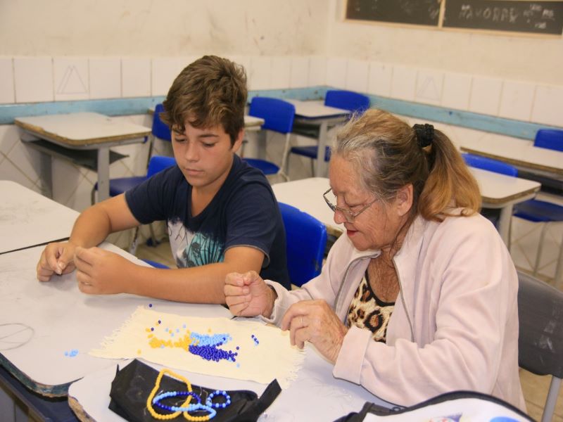 Educação de Jovens e Adultos em Fabriciano tem matrículas abertas para quem deseja voltar a estudar