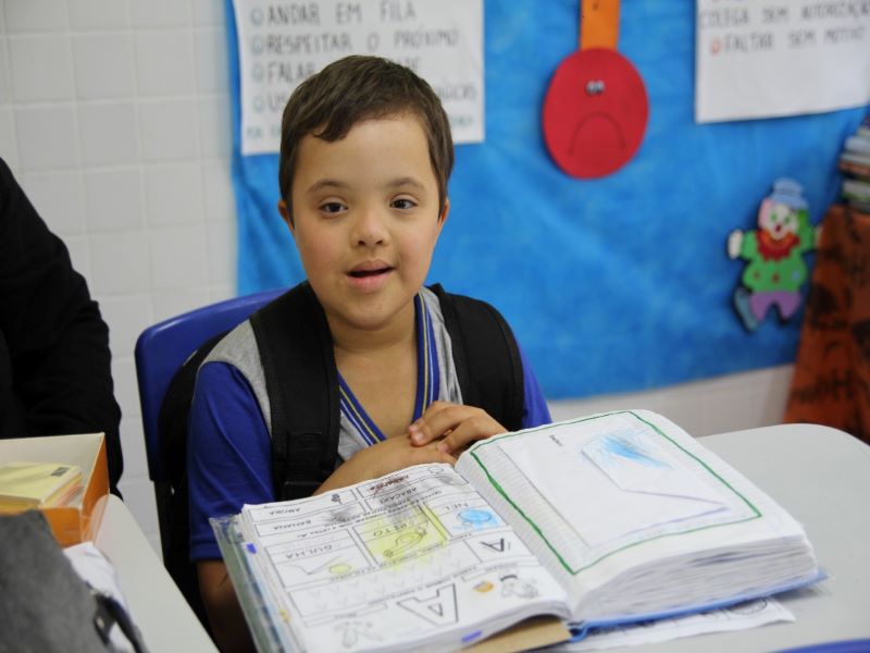 Prefeitura de Fabriciano lança edital de concurso público para área da Educação