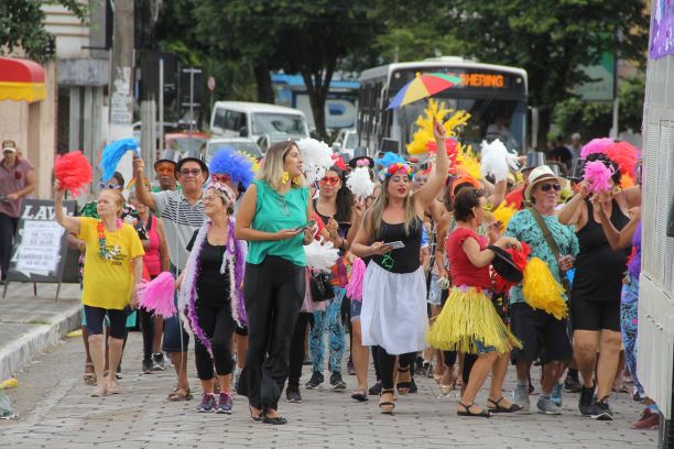 Carnaval da Melhor Idade revive os carnavais do passado, promove convivência e muita alegria