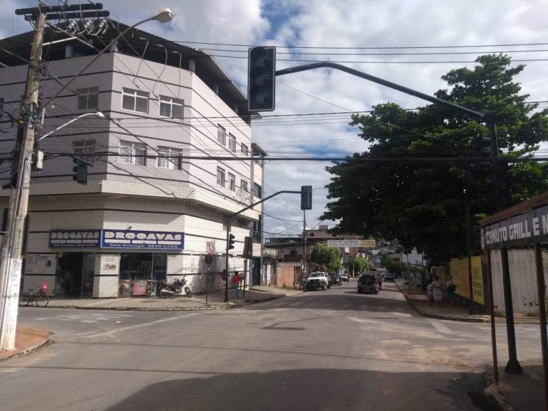 Semáforos são instalados no bairro Surinan