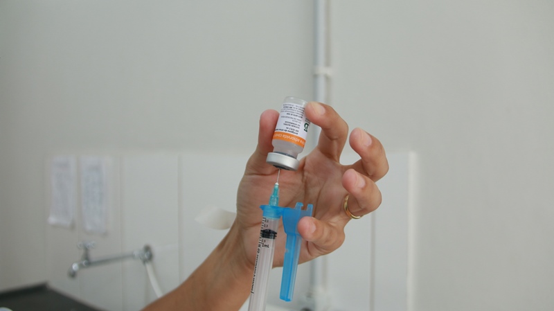 Fabriciano inicia vacinação de profissionais da educação