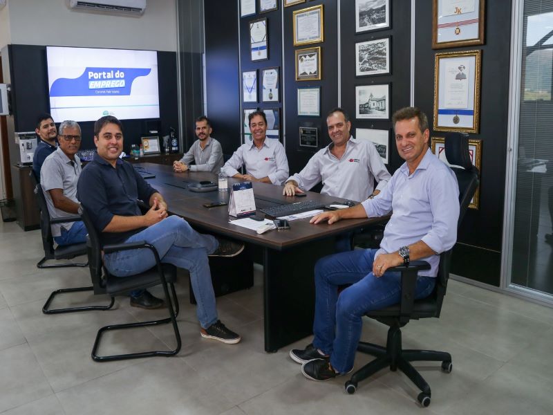 Comissão da AMM visita Fabriciano para avaliar programa Portal do Emprego, finalista do prêmio de boas práticas