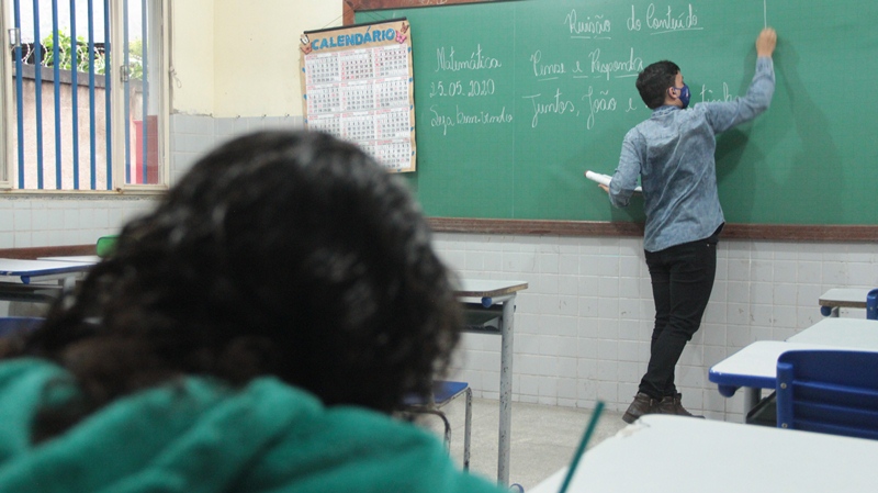 Estudantes voltam às aulas em Fabriciano