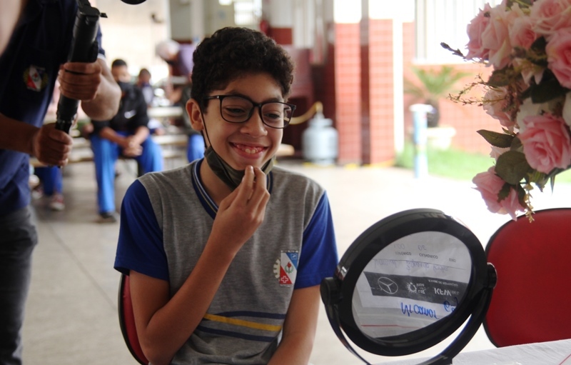 Alunos com doenças oculares ganham óculos do poder público em Fabriciano