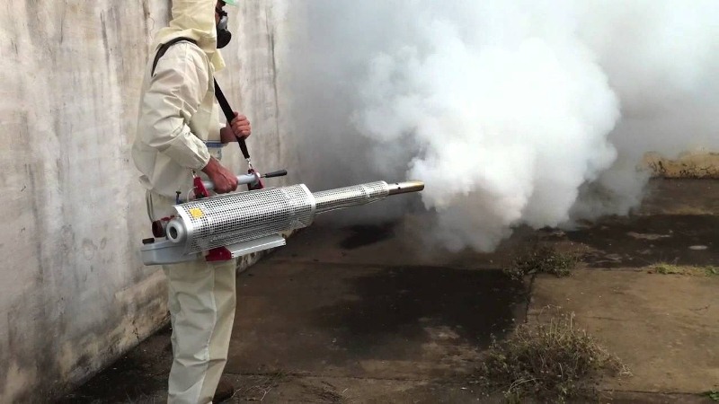 Prefeitura disponibiliza bomba fumacê para eliminar os pernilongos