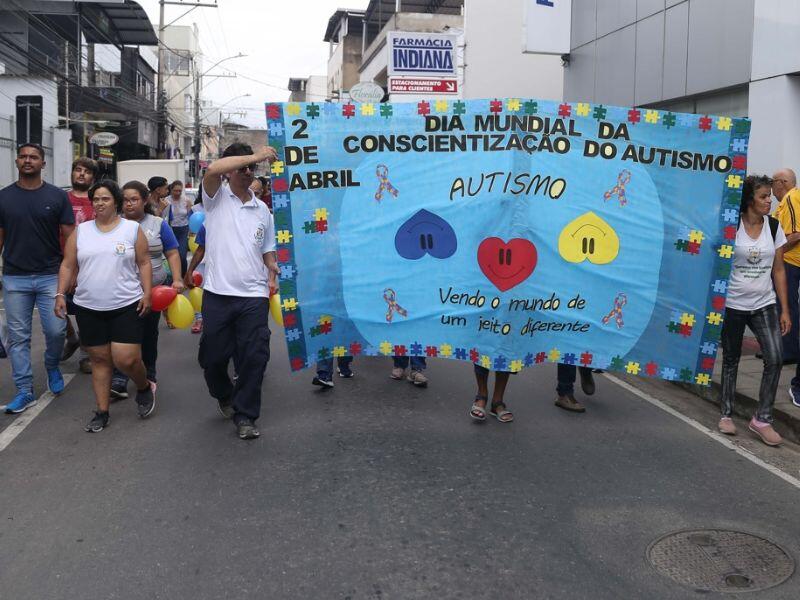 Fabriciano realiza caminhada de conscientização sobre o autismo