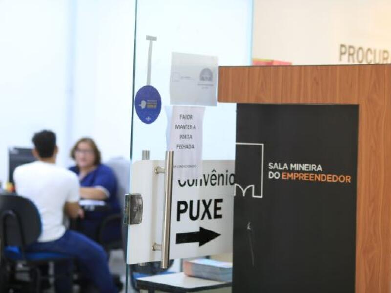 Sala Mineira do Empreendedor de Fabriciano auxilia MEIs na entrega da Declaração Anual de Faturamento 2024