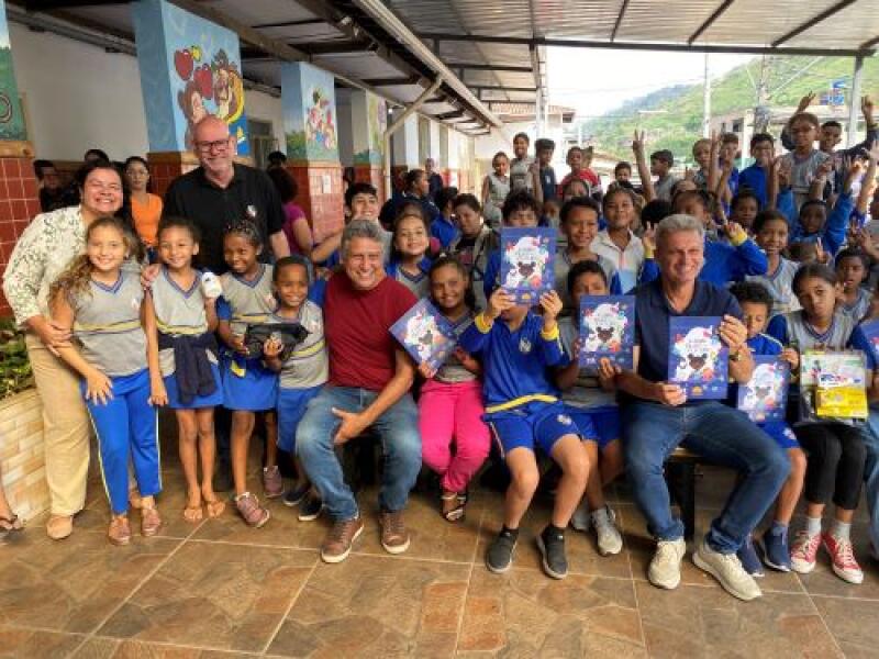 Prefeitura de Coronel Fabriciano entrega kits escolares para cerca de 10 mil alunos da rede municipal
