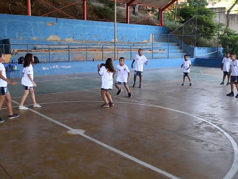 Prefeitura de Fabriciano e Hand7 entregam uniformes e reforçam incentivo à prática do handebol