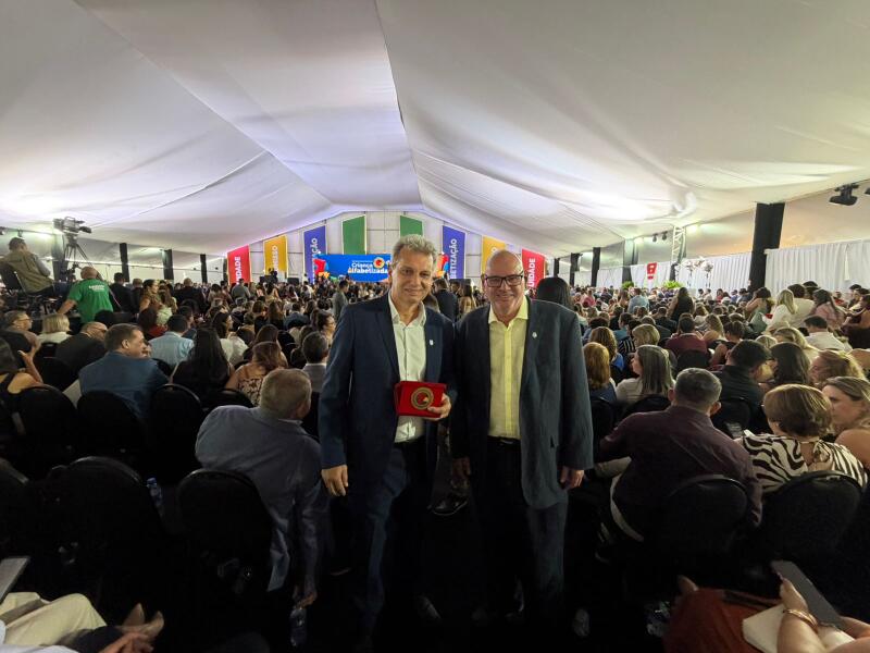 Coronel Fabriciano recebe Selo Ouro do Compromisso Nacional da Criança Alfabetizada em Brasília