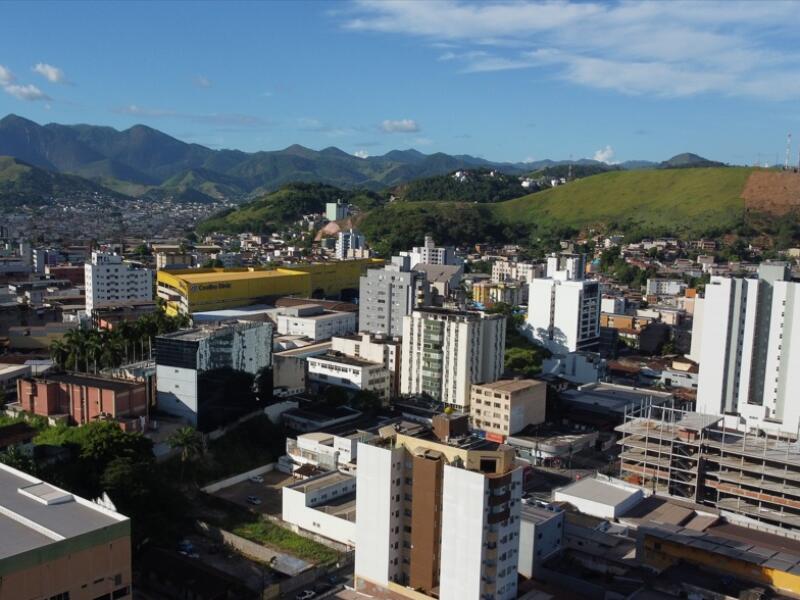 Prefeitura de Fabriciano assina ordens de serviço de cerca de R$ 8 milhões para investimentos em saúde educação e infraestrutura urbana